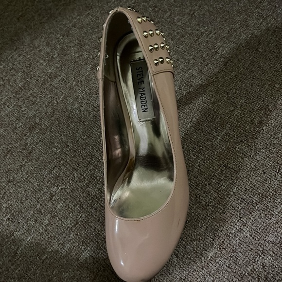 Beautiful Steve Madden studded tan heels! Size 8-8.5 - Picture 2 of 7